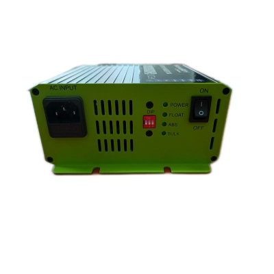 Inteligentna ładowarka do akumulatorów LiFePO4 AGM GEL SLA Qoltec Monolith 10A 12V